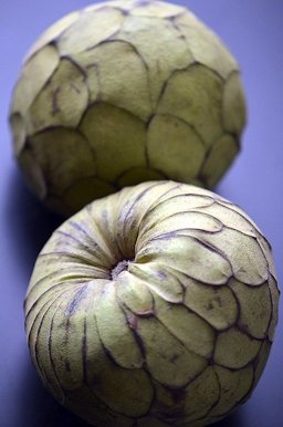 How to Eat a Cherimoya (Chirimoya)