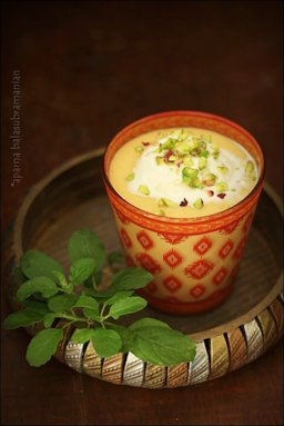 Spiced persimmon milkshake with vanilla Ice-cream